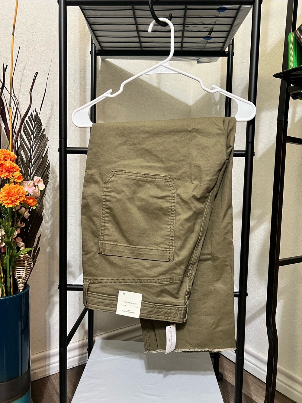 NWT Banana Republic Olive Cargo Pants Size 14